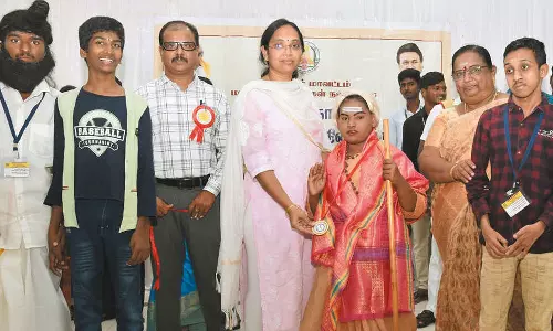 25 பயனாளிகளுக்கு உபகரணங்கள்- கலெக்டர் வழங்கினார்