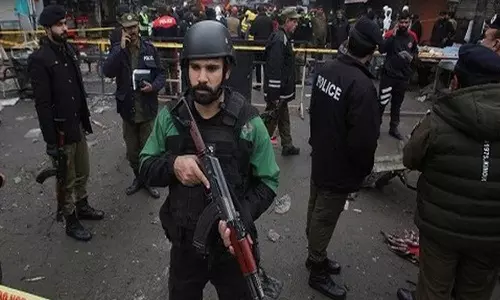 பாகிஸ்தானின் பலூசிஸ்தான் நகரில் குண்டுவெடிப்பு - 5 பேர் பலி என தகவல்