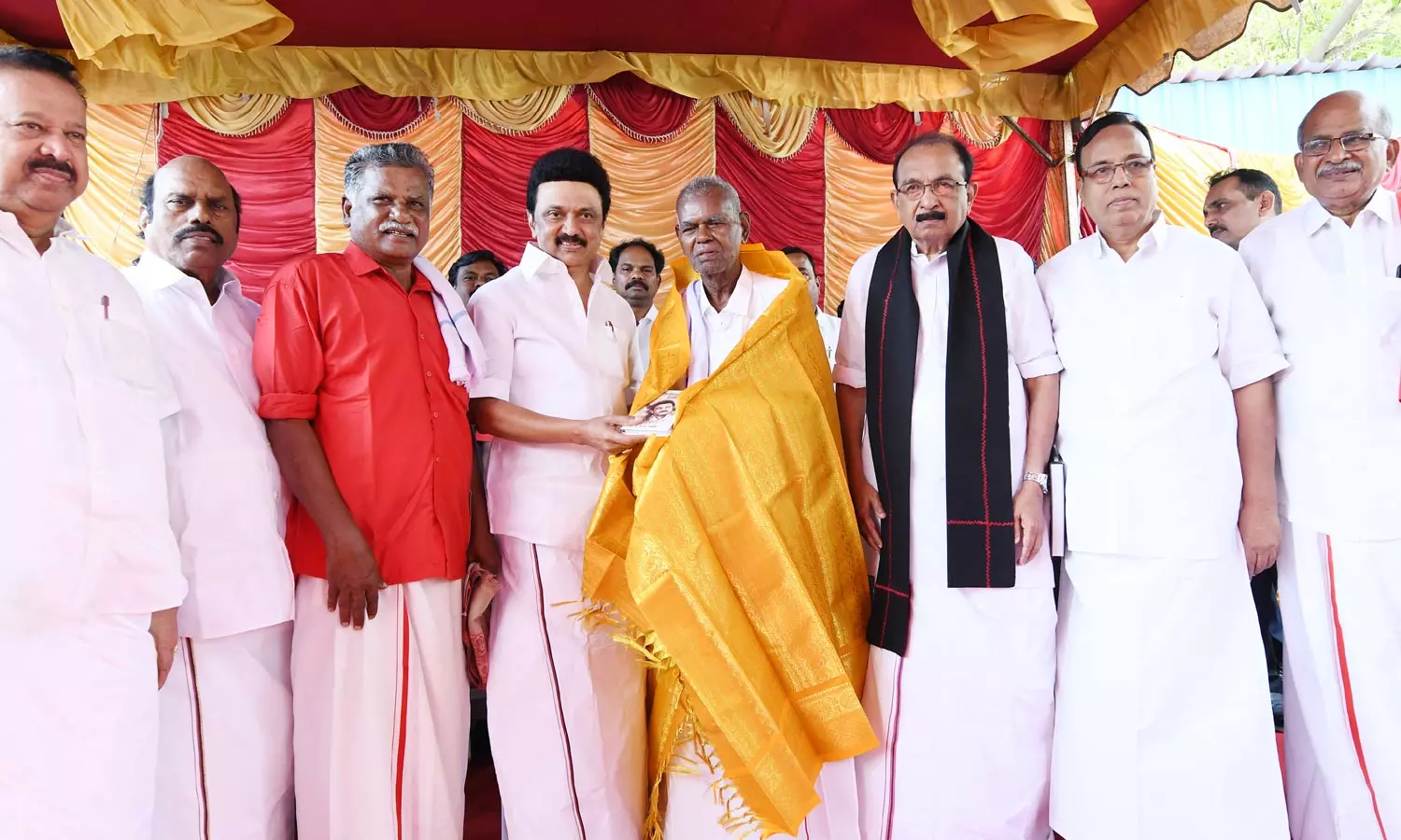 98வது பிறந்த நாள்- இந்திய கம்யூனிஸ்டு மூத்த தலைவர் நல்லக்கண்ணுக்கு முதலமைச்சர் நேரில் வாழ்த்து