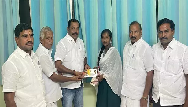 பாண்டமங்கலம் அரசு பள்ளி மாணவிக்கு பாராட்டு பாண்டமங்கலம் அரசு பள்ளி மாணவிக்கு பாராட்டு