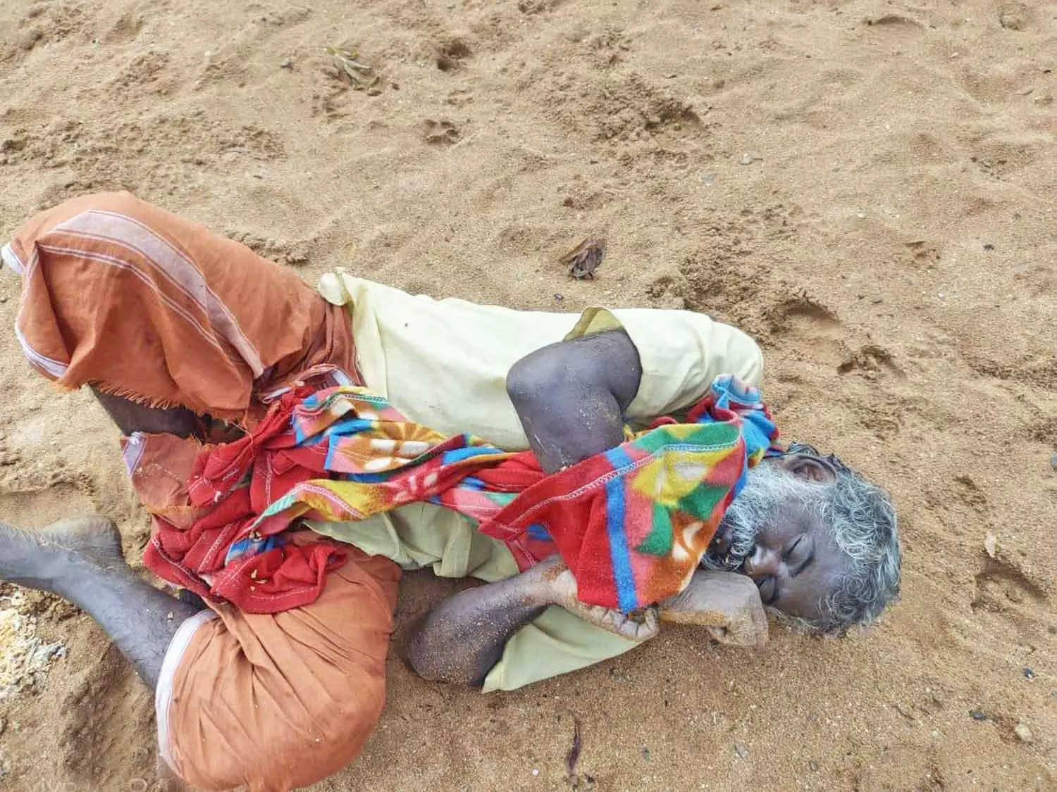 திசையன்விளை சுடலை ஆண்டவர் கோவில் வளாகத்தில் ஆண் பிணம்