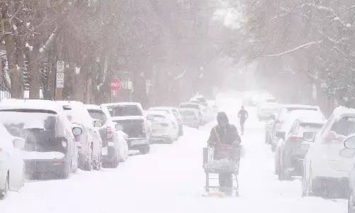 அமெரிக்காவை உலுக்கும் பனிப்புயல்: பலி எண்ணிக்கை 28 ஆக உயர்வு