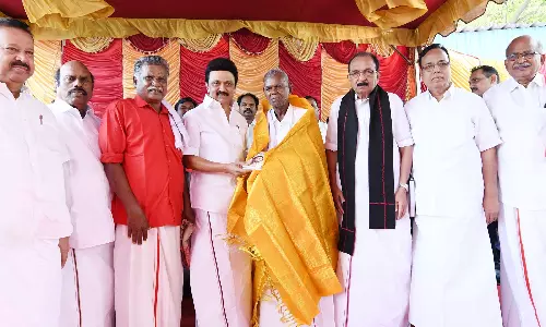 98வது பிறந்த நாள்- இந்திய கம்யூனிஸ்டு மூத்த தலைவர் நல்லக்கண்ணுக்கு முதலமைச்சர் நேரில் வாழ்த்து