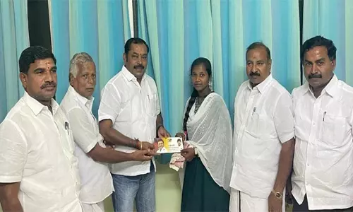 பாண்டமங்கலம் அரசு பள்ளி மாணவிக்கு பாராட்டு