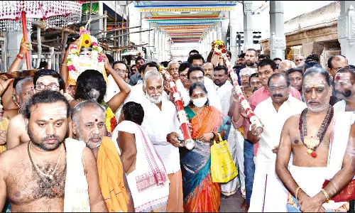 பழனி முருகன் கோவிலில் முகூர்த்தக்கால் நடும் நிகழ்ச்சி