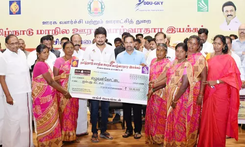 மகளிர் குழுக்களுக்கு ரூ.8.61 கோடி கடனுதவி