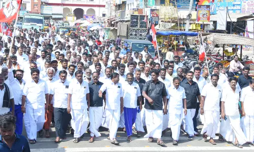 அ.தி.மு.க.வினர் மவுன ஊர்வலம்