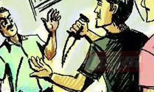 ஆட்டோ டிரைவரிடம் பணம் பறிப்பு