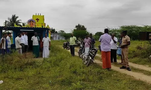 அன்னூர் அருகே கோவிலுக்குள் புகுந்து  உண்டியலை உடைத்து பணம் திருட்டு