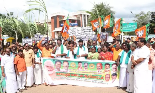 தஞ்சை கலெக்டர் அலுவலகம் முன்பு பா.ஜனதாவினர் ஆர்ப்பாட்டம்