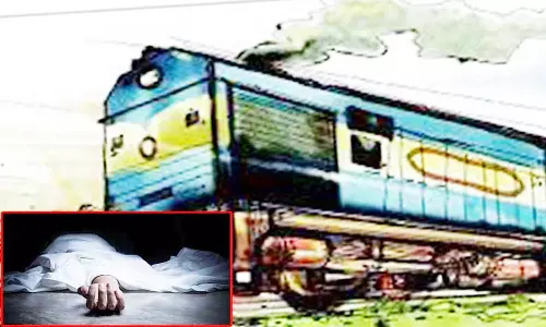 ரெயில் மோதி மூதாட்டி சாவு