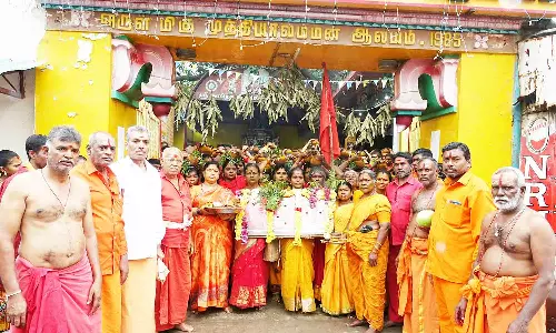 ஆதிபராசக்தி ஆன்மீக வழிபாட்டு மன்றம் சார்பில் கஞ்சி கலசம், தீச்சட்டி ஊர்வலம்