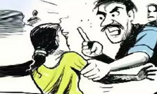 மகன், மருமகள் அடித்து துன்புறுத்துவதாக கலெக்டரிடம் புகார்