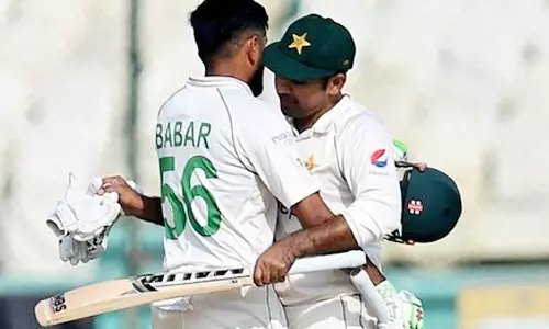 பாபர் அசாம் சதத்தால் முதல் நாள் ஆட்ட நேர முடிவில் பாகிஸ்தான் 317 ரன்கள் குவிப்பு