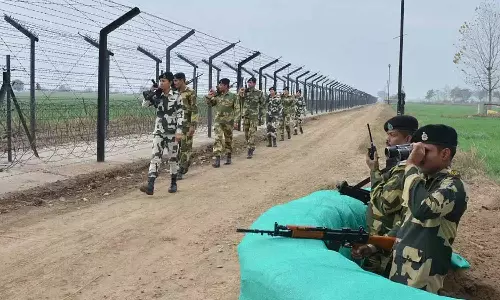 இந்திய எல்லைக்குள் சுற்றித் திரிந்த வங்காளதேச சிறுவன்- பாதுகாப்பு படையினர் விசாரணை