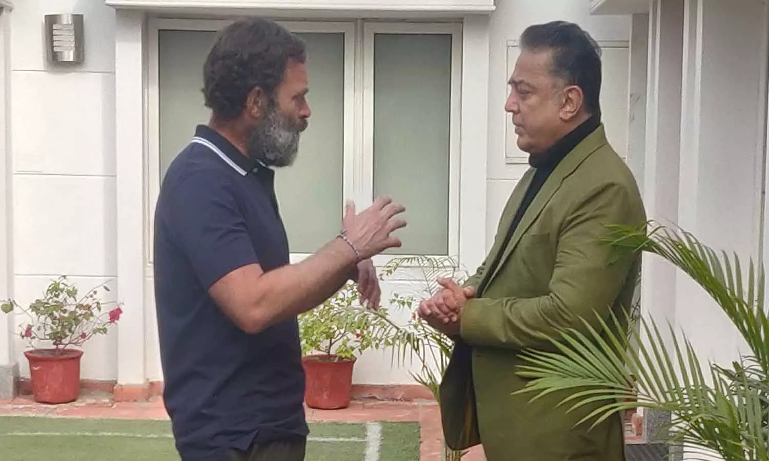 டெல்லி இல்லத்தில் தனியாக சந்திப்பு: ராகுலுடன், கமல்ஹாசன் ஒருமணி நேரம் பரபரப்பான அரசியல் பேச்சு டெல்லி இல்லத்தில் தனியாக சந்திப்பு: ராகுலுடன், கமல்ஹாசன் ஒருமணி நேரம் பரபரப்பான அரசியல் பேச்சு