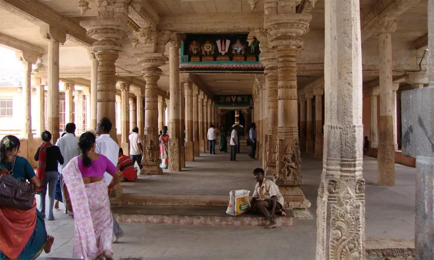 ஆழ்வார்திருநகரி ஆதிநாதர் ஆழ்வார் கோவிலில் வைகுண்ட ஏகாதசி திருவிழா: சுவாமி தரிசன நேரம் மாற்றம் ஆழ்வார்திருநகரி ஆதிநாதர் ஆழ்வார் கோவிலில் வைகுண்ட ஏகாதசி திருவிழா: சுவாமி தரிசன நேரம் மாற்றம்