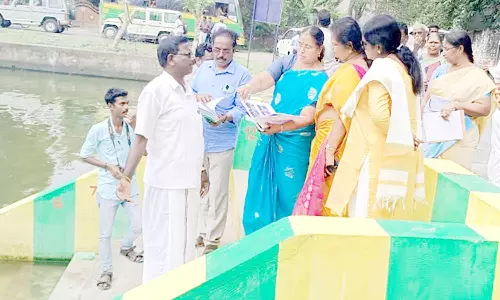 சீர்காழி பகுதியில் பல்வேறு துறைகளில் செயல்படுத்தப்படும் பணிகள் ஆய்வு