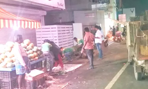 திருப்பூரில் அதிகாரிகளுடன் வியாபாரிகள் வாக்குவாதம்-பரபரப்பு