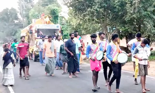 மண்டல பூஜை திருவிழாவை முன்னிட்டு அய்யப்ப ரத ஊர்வலம்