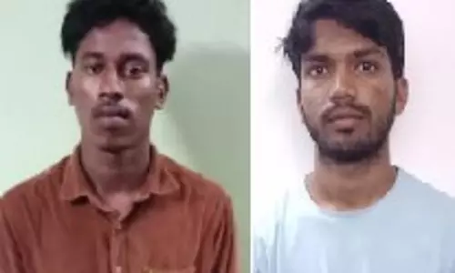 கிளியனூர் போலீசாரிடமிருந்து இ-சலான் மெஷினை பறித்து சென்ற 2 வாலிபர்கள் கைது