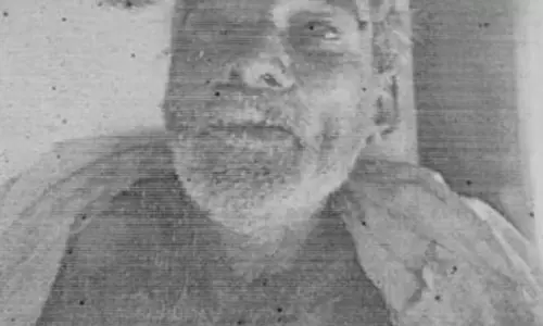 ஓடும் ரெயிலில் இருந்து தவறி விழுந்து முதியவர் பலி