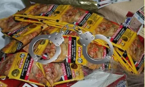 புகையிலை பொருட்கள் விற்ற முதியவர் கைது