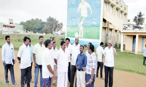 மினி விளையாட்டு அரங்கத்தில் பணிகளை மேம்படுத்த எம்.எல்.ஏ. ஆய்வு