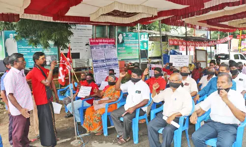 வண்ணார்பேட்டையில் வாயில் கருப்பு துணி கட்டி சி.ஐ.டி.யு. போராட்டம்