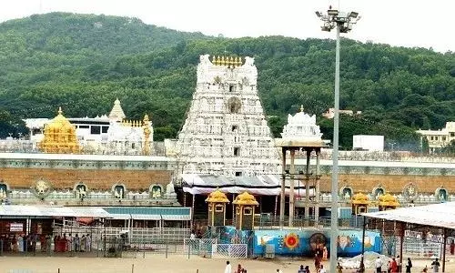 திருப்பதியில் அதிகபட்சமாக ஒரே நாளில் ரூ.5.88 கோடி உண்டியல் வசூல் திருப்பதியில் அதிகபட்சமாக ஒரே நாளில் ரூ.5.88 கோடி உண்டியல் வசூல்