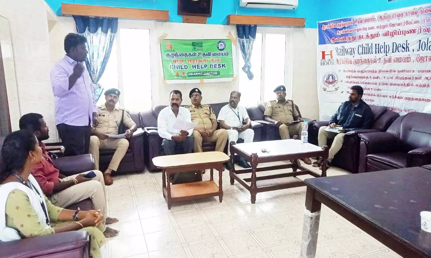 ஜோலார்பேட்டை ரெயில் நிலையத்தில் தவித்த 150 குழந்தைகள் மீட்பு