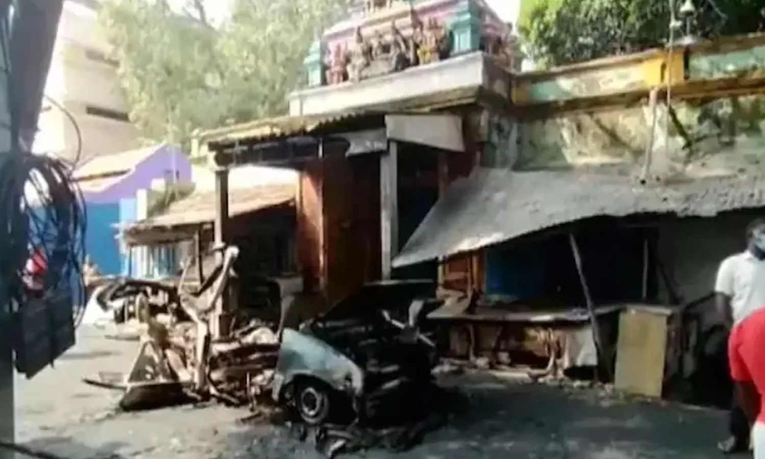 கோவை கார் வெடிப்பு வழக்கில் மேலும் 2 பேர் கைது- என்.ஐ.ஏ. அதிகாரிகள் நடவடிக்கை கோவை கார் வெடிப்பு வழக்கில் மேலும் 2 பேர் கைது- என்.ஐ.ஏ. அதிகாரிகள் நடவடிக்கை