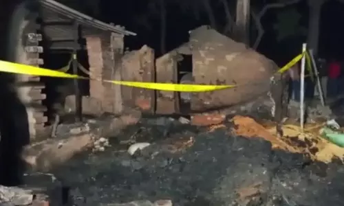 வீட்டில் பயங்கர தீ விபத்து- 3 சிறுவர்கள் உள்பட 5 பேர் பலி