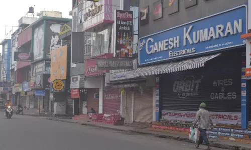 மாநில அந்தஸ்து கோரி அ.தி.மு.க. பந்த்- புதுவையில் தனியார் பஸ்கள் ஓடவில்லை