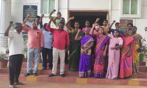 ஜெயங்கொண்டத்தில் பல்வேறு கோரிக்கைகளை வலியுறுத்தி தமிழ்நாடு அரசு ஊழியர் சங்கம் ஆர்ப்பாட்டம்