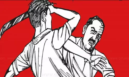 ரேசன் அரிசி கடத்தியவர் மாமூல் தர மறுத்ததால் அரிவாள் வெட்டு-உயிருக்கு ஆபத்தான நிலையில் சிகிச்சை