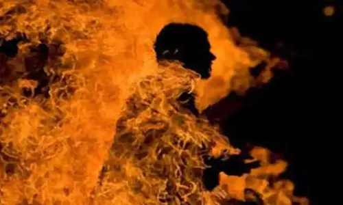 தொழிலாளி தீக்குளித்து தற்கொலை