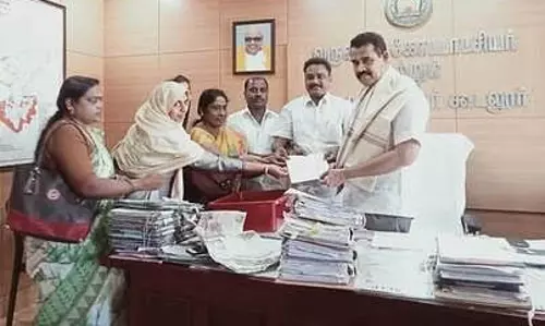 கூடலூரில் போக்குவரத்து நெரிசலுக்கு தீர்வு காண கோரி கவுன்சிலர்கள் மனு