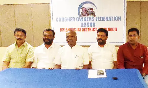 நீதிமன்ற உத்தரவுப்படி சாலையை திறக்க வேண்டும்:  ஓசூரில் கிரஷர் உரிமையாளர்கள் சங்க நிர்வாகிகள் பேட்டி