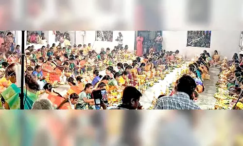 மதுக்கூரில், அய்யப்ப பக்தர்கள் சார்பில் விளக்கு பூஜை