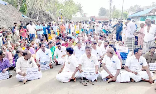 சுவாமிமலை புளியஞ்சேரியில் பொது மக்கள் திடீர் சாலை மறியல்