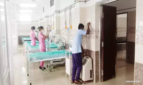 வேலூர் அடுக்கம்பாறை அரசு மருத்துவமனையில் 300 படுக்கைகளுடன் தயார் நிலையில் கொரோனா வார்டு