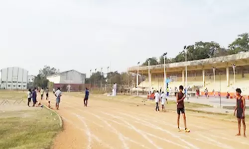 மாவட்ட விளையாட்டு வளாகத்தில் உள் அரங்குகள் அமைக்கும் பணி தீவிரம்