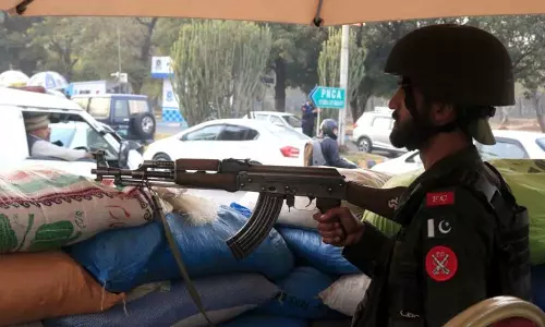 தீவிரவாத தாக்குதல் அச்சுறுத்தல்: பாகிஸ்தான் தலைநகரில் பாதுகாப்பு அதிகரிப்பு