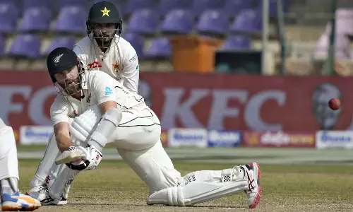 டாம் லாதம், கேன் வில்லியம்சன் சதமடித்து அசத்தல் - 3ம் நாள் முடிவில் நியூசிலாந்து 440/6