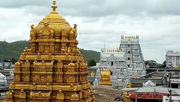 புத்தாண்டு, வைகுண்ட ஏகாதசி விழாவையொட்டி திருப்பதியில் பக்தர்கள் கூட்டம் அதிகரிப்பு புத்தாண்டு, வைகுண்ட ஏகாதசி விழாவையொட்டி திருப்பதியில் பக்தர்கள் கூட்டம் அதிகரிப்பு