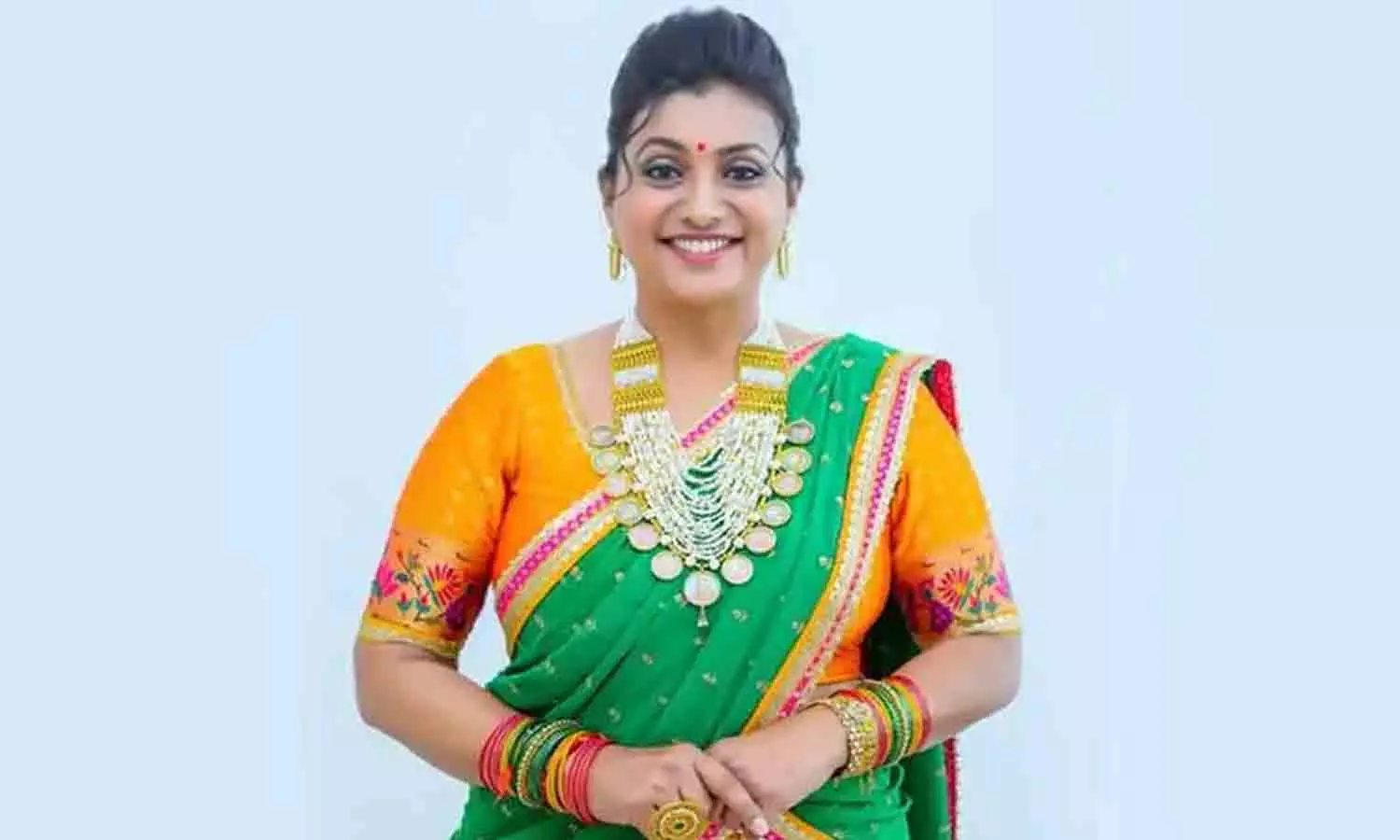 என் மீதும், என் குடும்பத்தினர் மீதும் அவதூறு கருத்துக்களை பதிவிடுகின்றனர் - நடிகை ரோஜா வேதனை என் மீதும், என் குடும்பத்தினர் மீதும் அவதூறு கருத்துக்களை பதிவிடுகின்றனர் - நடிகை ரோஜா வேதனை