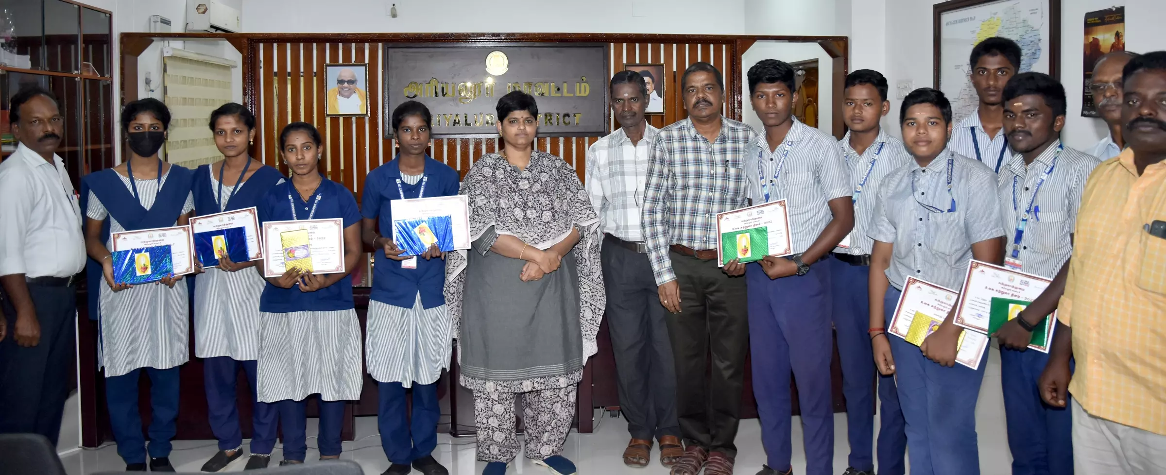 உலக சுற்றுலா தின போட்டிகளில் வெற்றி பெற்றவர்களுக்கு சான்றிதழ் உலக சுற்றுலா தின போட்டிகளில் வெற்றி பெற்றவர்களுக்கு சான்றிதழ்