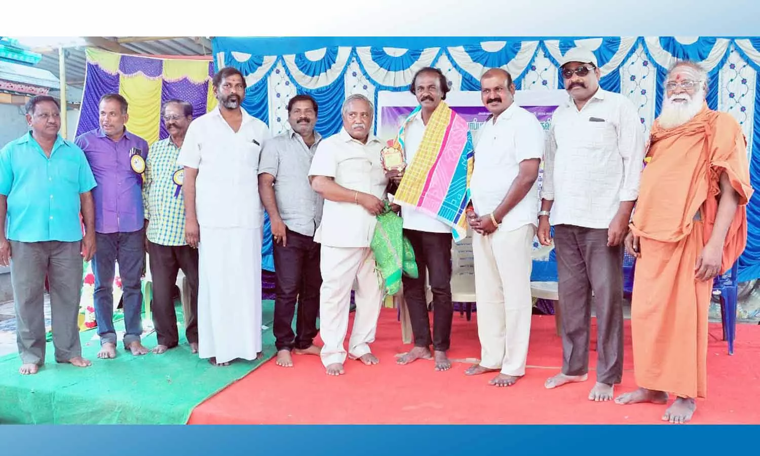 பொங்கல் தொகுப்பில் கரும்பு பொங்கல் தொகுப்பில் கரும்பு