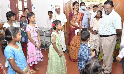 தேனி மாவட்டத்தில் முதியோர் இல்ல செயல்பாடுகள் குறித்து கலெக்டர் ஆய்வு